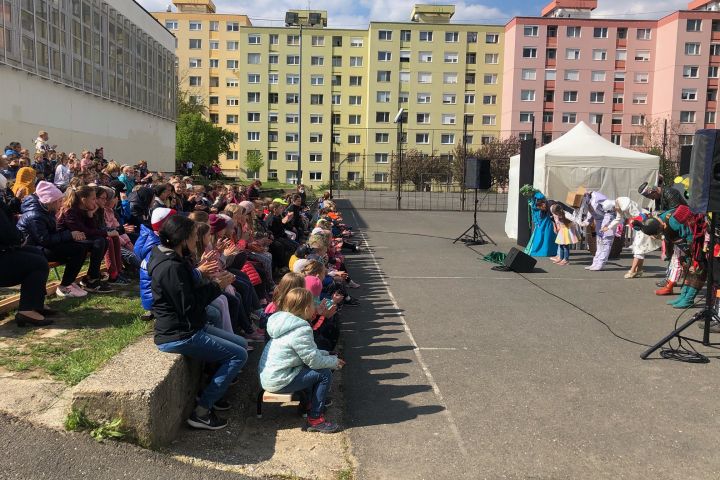 Elindult „Maradj az óvodában, iskolában, majd mi megyünk!” programsorozatunk