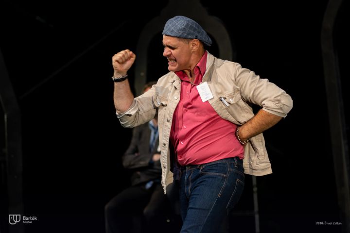 A nyári fesztiválmeghívások sorát a Szentendrei Skanzenben kezdte a Bartók Kamaraszínház