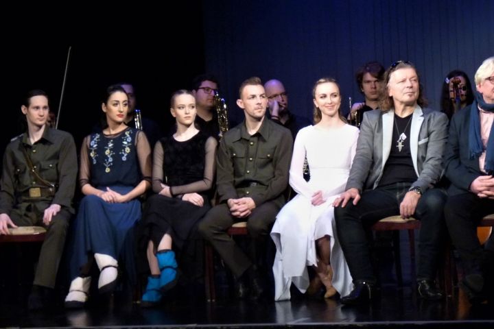 Meglepetés a sajtónapon