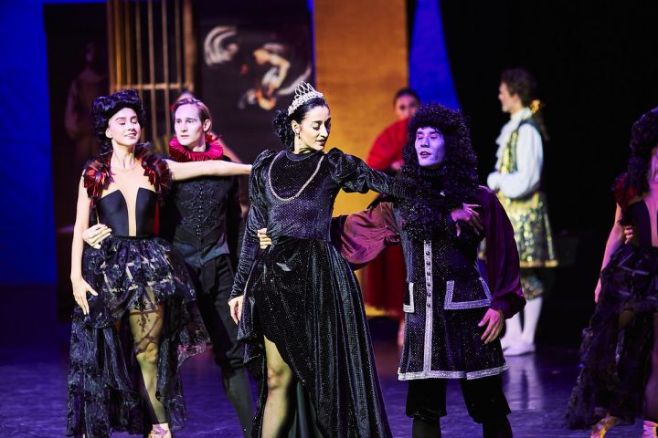 Farinelli: The show must go on