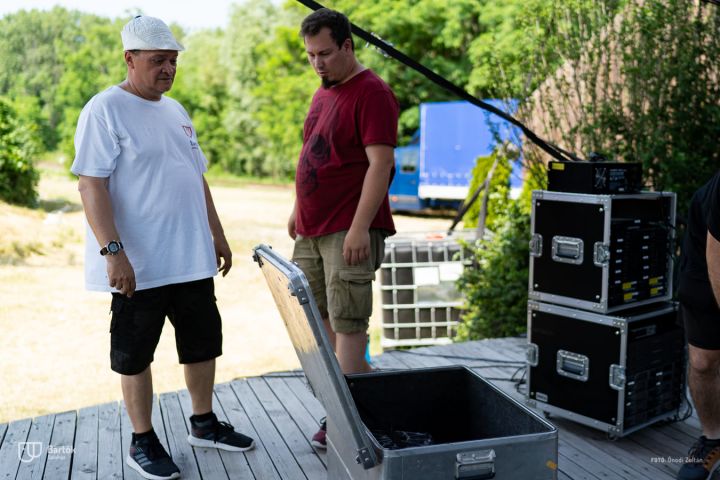 A nyári fesztiválmeghívások sorát a Szentendrei Skanzenben kezdte a Bartók Kamaraszínház