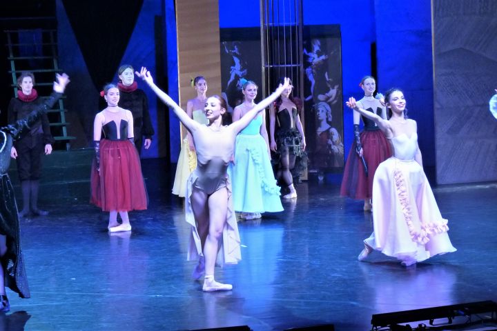 Farinelli: The show must go on