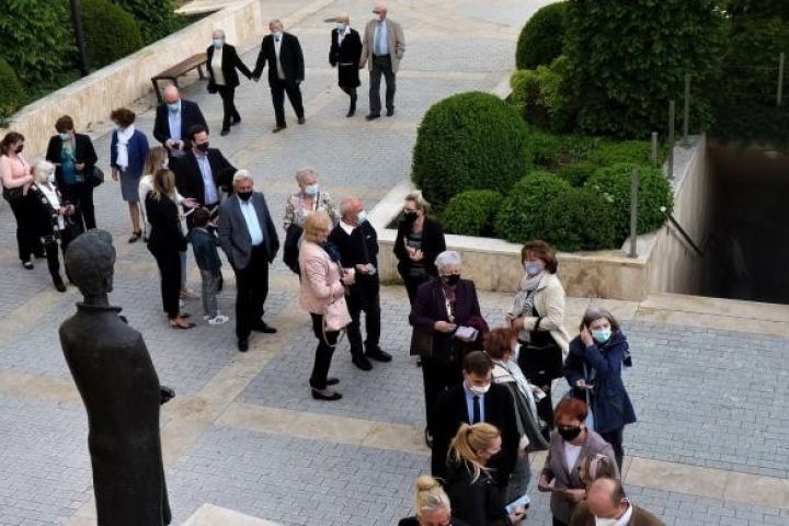 Vastaps A padlás stábjának