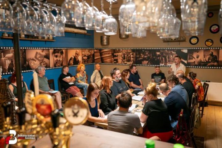 Két olvasópróbával robban be a Jókai Színház új évada