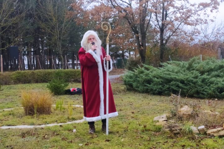 A Fenyveserdő Gyermekotthon lakóit leptük meg Mikulás alkalmából