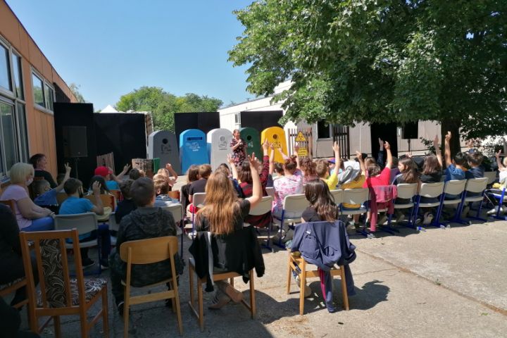 34 intézmény, közel 3000 ifjú néző: „Maradj az óvodában, iskolában, majd mi megyünk!” programsorozatunk