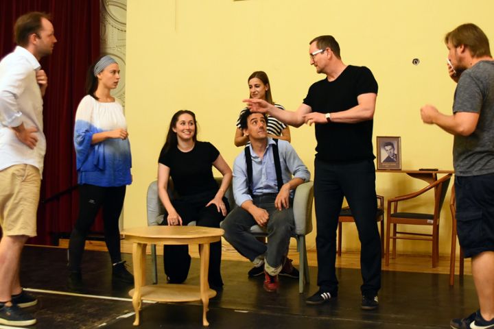 Már kaphatóak a jegyek a színház októberi előadásaira