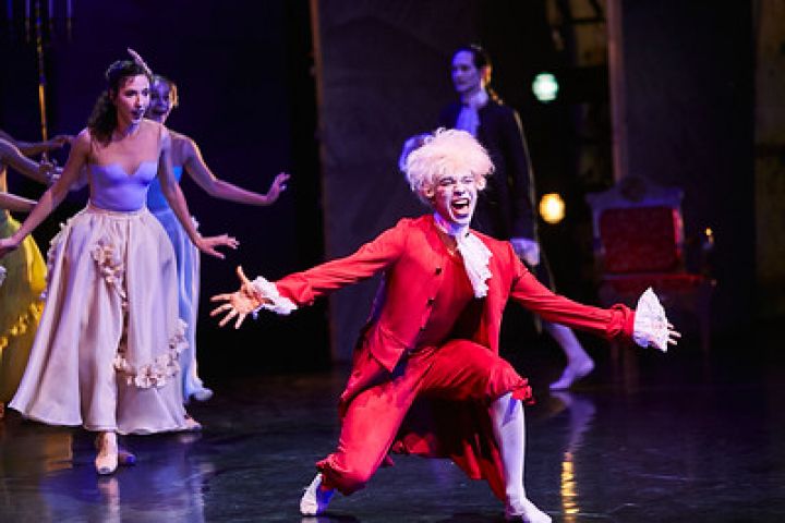 Farinelli: The show must go on