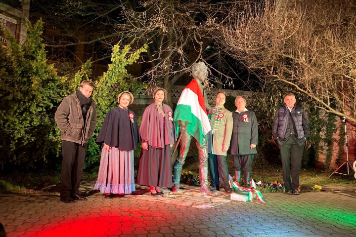 VESZPRÉMI PETŐFIgyelő címmel készít videót a Veszprémi Petőfi Színház március 15. alkalmából