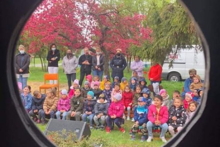 34 intézmény, közel 3000 ifjú néző: „Maradj az óvodában, iskolában, majd mi megyünk!” programsorozatunk