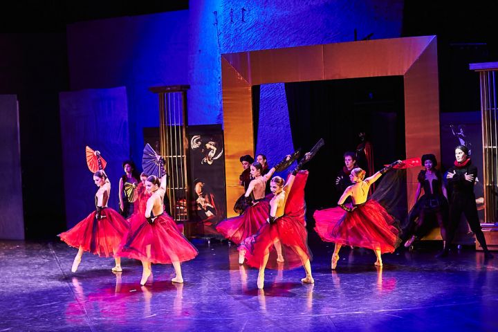 Farinelli: The show must go on