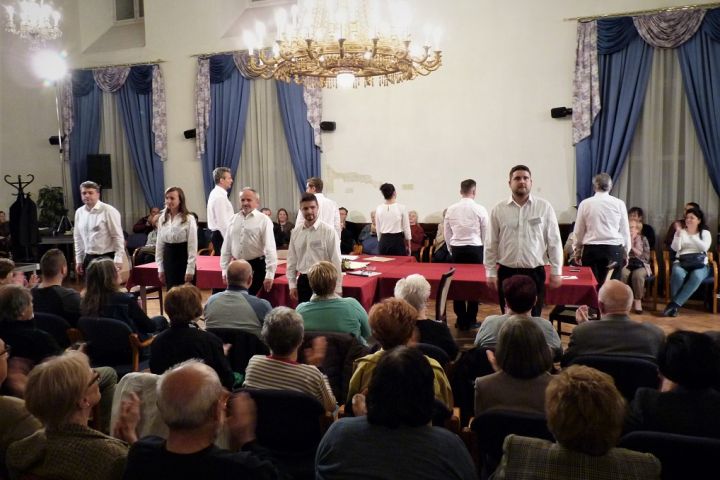 Az ígéret földje a rádióban