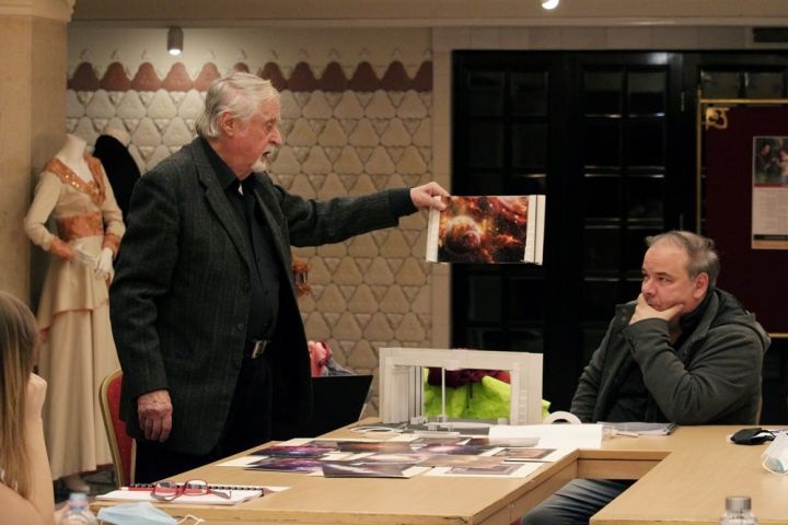 Egy fantasztikus elme, akit egy betegség sem állít meg: Elindult A mindenség elmélete próbafolyamata