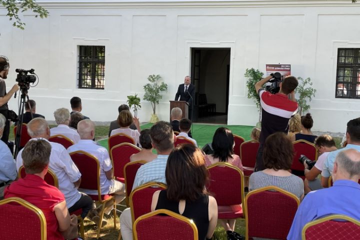 A Veszprémi Petőfi Színház Balatonalmádiban!