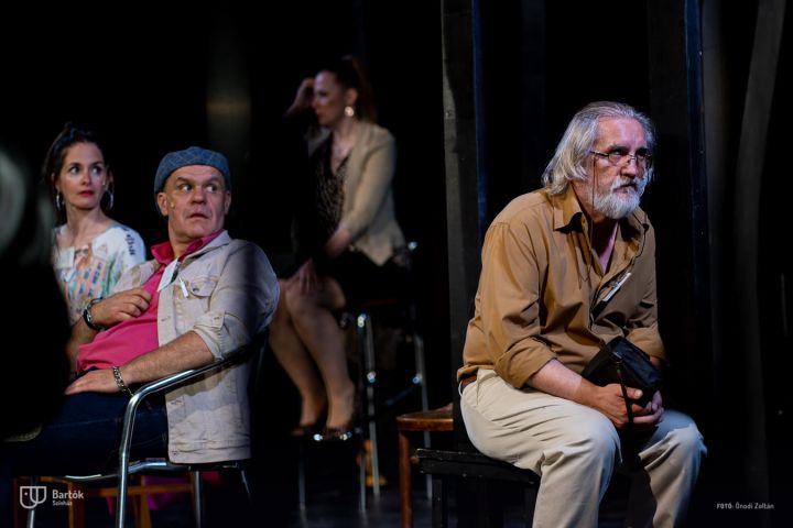 A nyári fesztiválmeghívások sorát a Szentendrei Skanzenben kezdte a Bartók Kamaraszínház