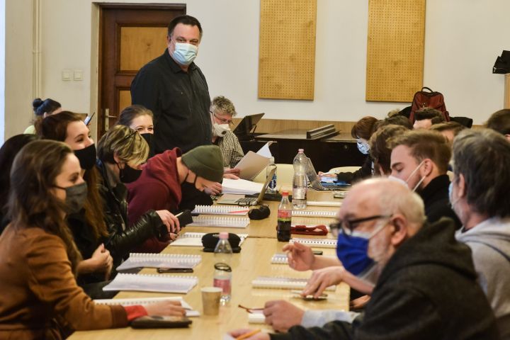 Nem áll le az élet Miskolcon! – a teátrum újabb két próbafolyamatba  kezdett