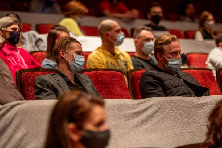 Képes beszámoló a Weöres Sándor Színház sajtótájékoztatóval egybekötött társulati üléséről