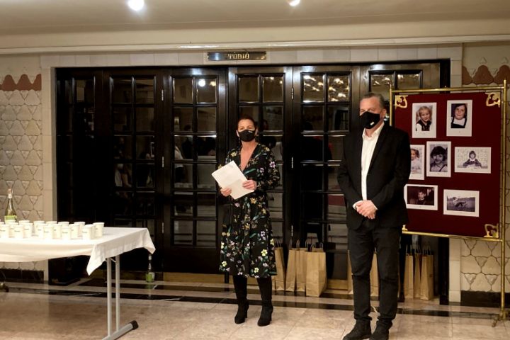 „Ilyenek voltunk...” különleges kiállítás A tanítónő zártkapus főpróbája előtt