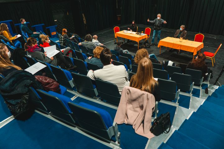 Új mesejátékot próbál a színház: Kaland a nagy családerdőben