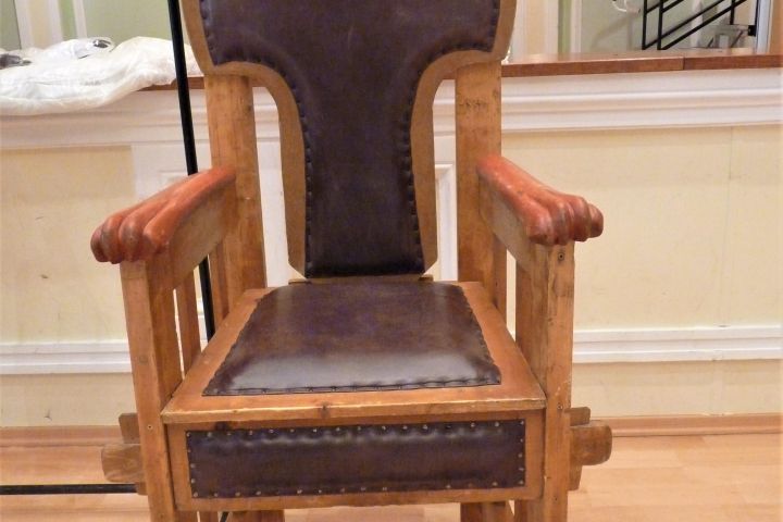 István király színre lép