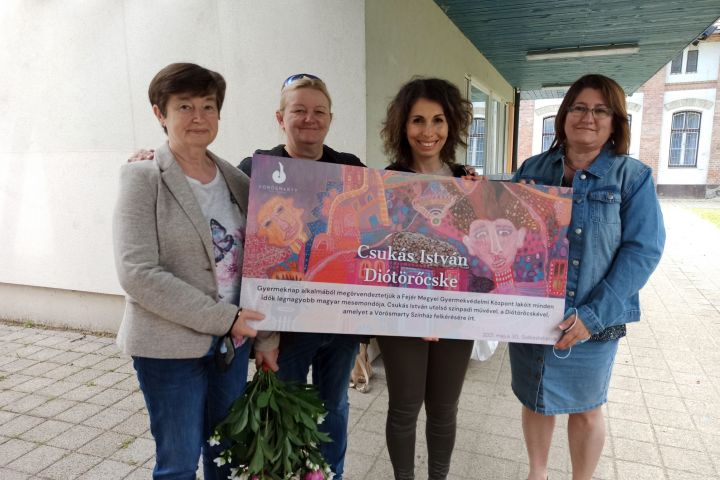 Gyereknapi meglepetés a gyermekotthonban