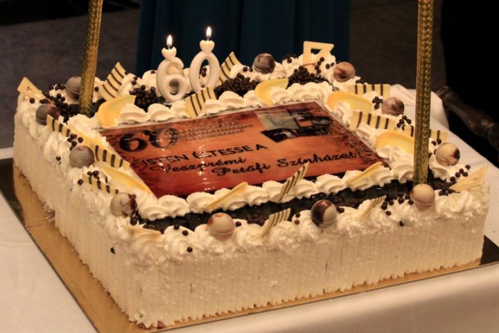 Isten éltesse a Veszprémi Petőfi Színházat!