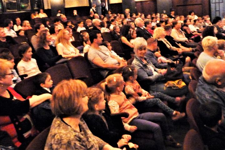 Fergeteges Tücsöklakodalom