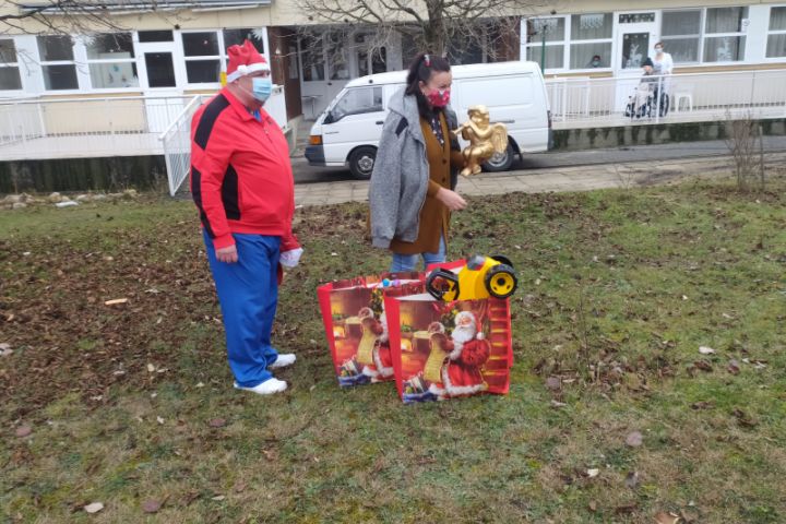 A Fenyveserdő Gyermekotthon lakóit leptük meg Mikulás alkalmából
