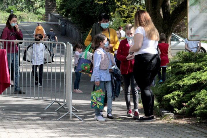 Hagymácska ősbemutató a Veszprémi Petőfi Színház előtt
