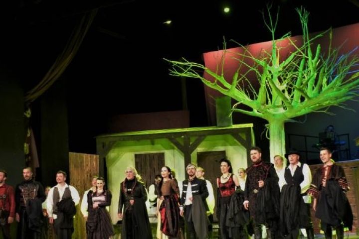 Színpadon Ördögölő Józsiás