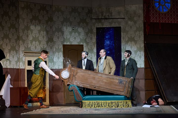 Ma este megbukunk bohózattal vár a Jászai Mari Színház!