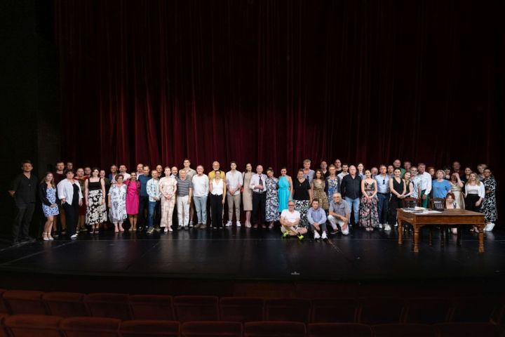 Megtartotta évadzáró társulati ülését és kihirdette jövő évadát a Vörösmarty Színház 