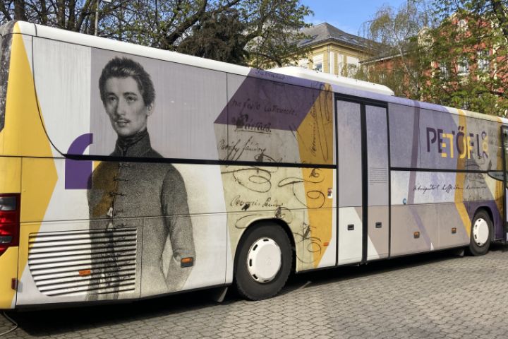 Magyar Költészet Napja a Veszprémi Petőfi Színházban! 8 éve indított, különleges programunkkal és közel 100 szavalóval együtt ünnepeltük!