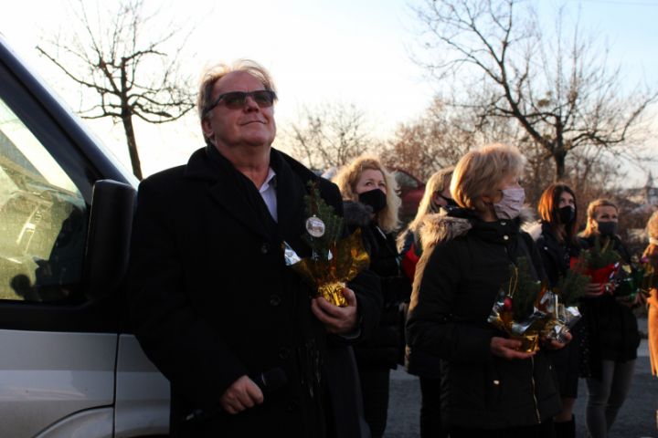 „Jót tenni jó Veszprémben!”: Átadtuk karácsonyi ajándékunkat a Völgyikút Idősek Otthona lakóinak