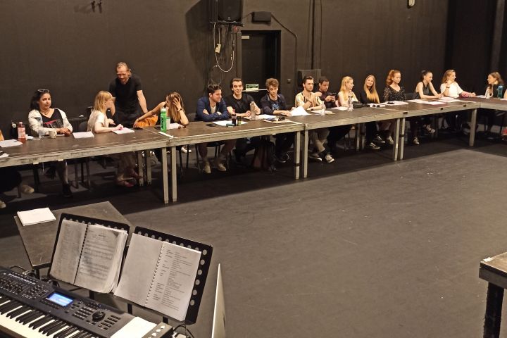 Beindul a Fame a Vörösmarty Színházban - az olvasópróbával megkezdődött a próbafolyamat