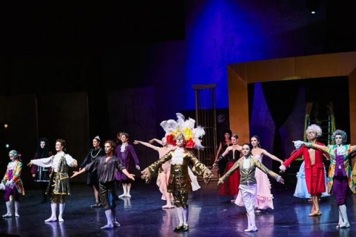 Farinelli: osztrák premier!