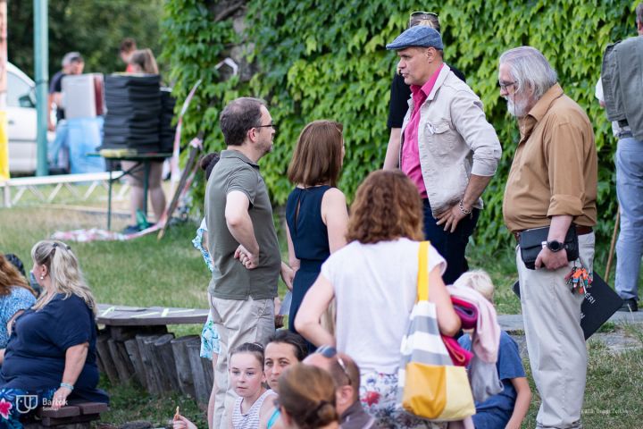 A nyári fesztiválmeghívások sorát a Szentendrei Skanzenben kezdte a Bartók Kamaraszínház