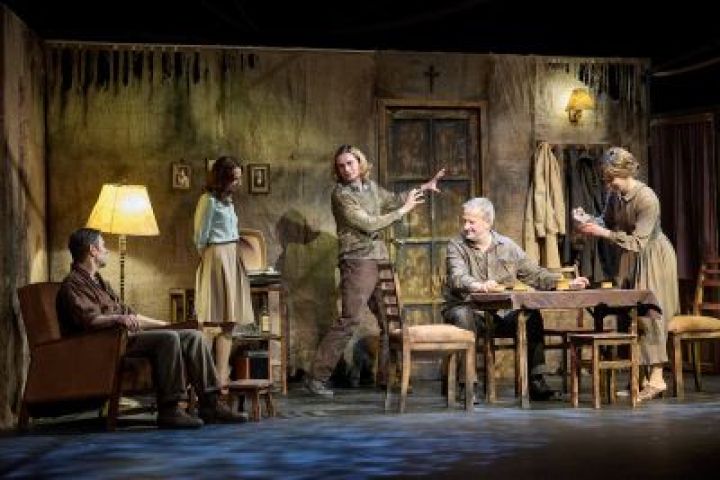 Április 18-án tartotta a Jászai Mari Színház évadának utolsó bemutatóját!