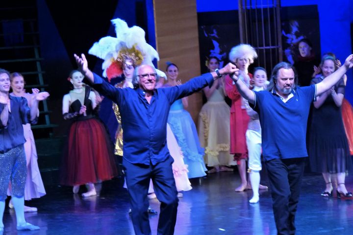 Farinelli: The show must go on