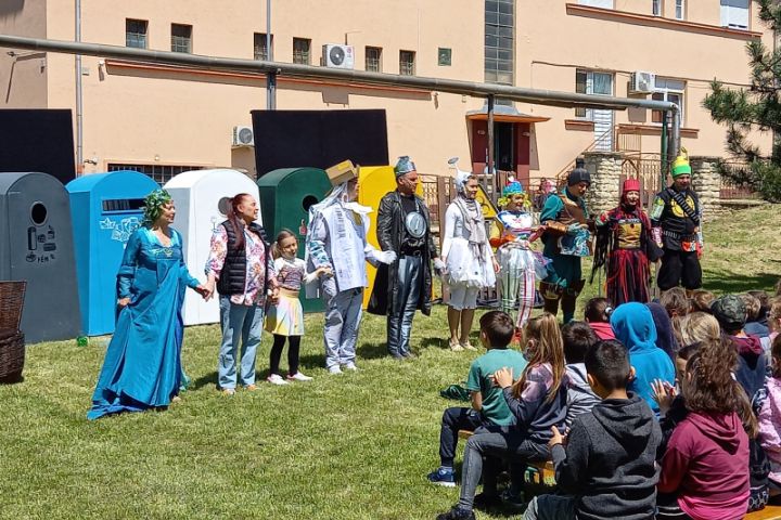 34 intézmény, közel 3000 ifjú néző: „Maradj az óvodában, iskolában, majd mi megyünk!” programsorozatunk