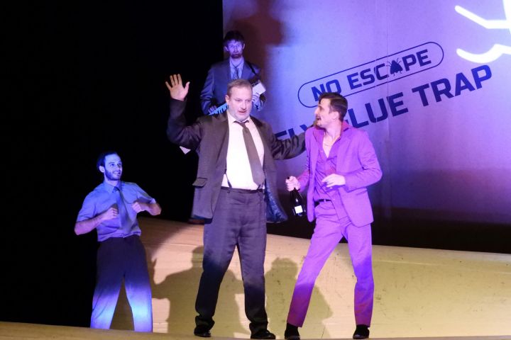 Figeczky Bence, Csukás Attila, Kardos Róbert, Mikola Gergő / A revizor / Fotó: Mihóczy Mercédesz, Jászai Mari Színház