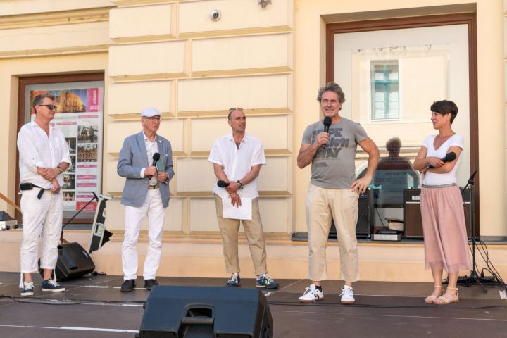 Színház. Szerelem. Szeretem. A Vörösmarty Színház 2022/23-mas évada