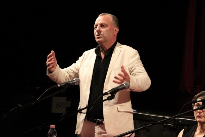 Egy pillanatra sem álltunk meg – több száz élő előadás, különleges programok a pandémia alatt is a Veszprémi Petőfi Színháztól