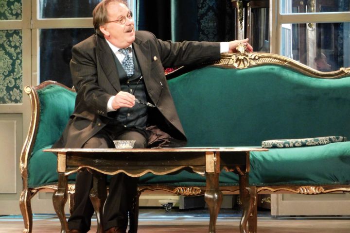 Egy csók és más semmi operett a Veszprémi Petőfi Színház színpadán