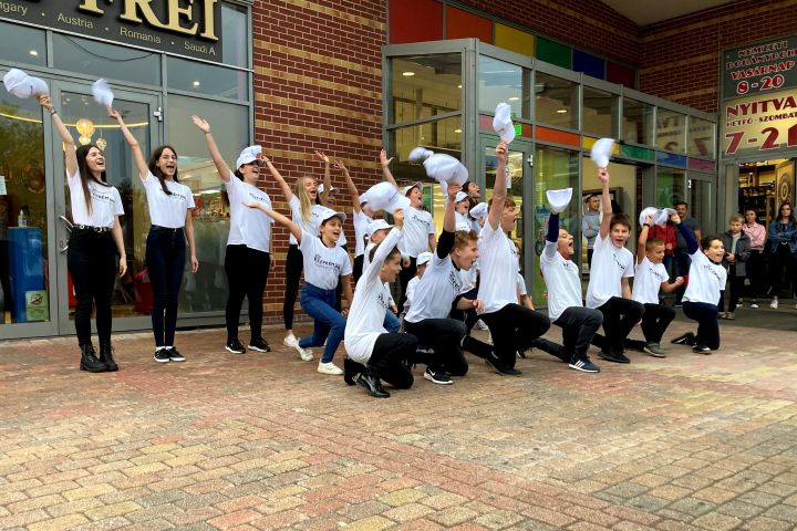 Meglepetés műsorok a Veszprémi Petőfi Színháztól Veszprém megye-szerte