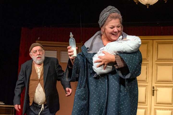 Csiszár Imre rendezésében látható a Máli néni Miskolcon