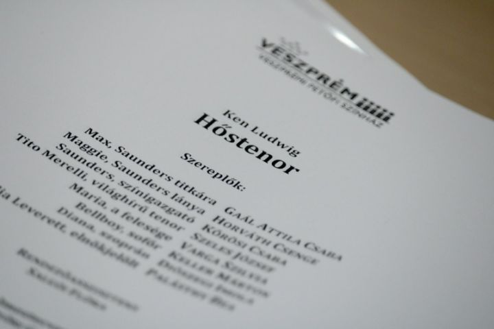 Megtartottuk 2021/22-es évadunk első nagyszínpadi bemutatójának, A hőstenornak az olvasópróbáját
