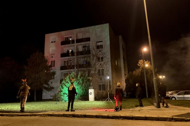 160 alkalom, 35 település, több ezer hálás néző a Pandémiában! Egy éve indult útjára „Maradj otthon, majd mi megyünk!” programunk