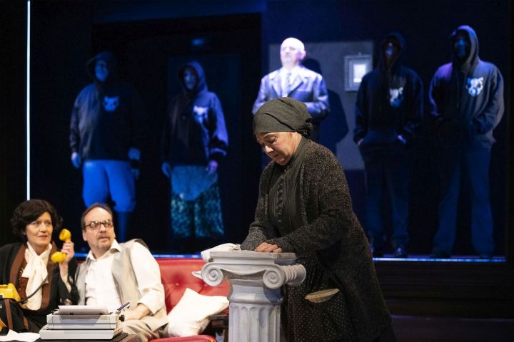 A Móricz Zsigmond Színházban március végén mutatták be Az ajtó című előadást!