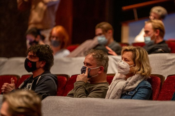 Képes beszámoló a Weöres Sándor Színház sajtótájékoztatóval egybekötött társulati üléséről